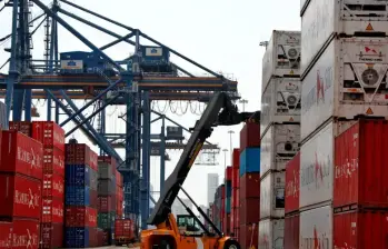 El saldo en rojo alcanzó los US$16.377 millones, muy por encima de los US$10.806 millones reportados en 2024, reflejando un deterioro significativo en la balanza comercial. FOTO: Juan Antonio Sánchez