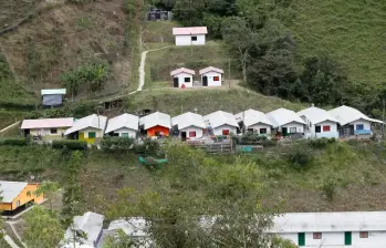Los Espacios Territoriales de Capacitación y Reincorporación creados hace años para las antiguas Farc, como este de Ituango (Antioquia), serán el modelo para las nuevas Zonas de Ubicación Temporal (ZUT). FOTO:: MANUEL SALDARRIAGA.