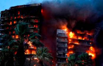 El edificio de apartamentos que se incendió en Valencia tenía quince años de antigüedad. FOTO: Getty