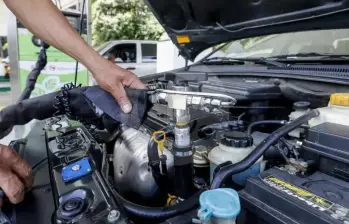 El gas natural, que por décadas fue el combustible alternativo más económico, se enfrenta a su mayor crisis estructural. Desde los hogares hasta los taxis amarillos, todos sentirán el alza. FOTO: Jaime Pérez.