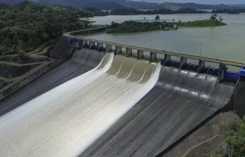 Según XM, en caso de presentarse una sequía severa asociada al fenómeno de El Niño, los embalses del país podrían alcanzar niveles históricamente bajos, lo que obligaría a depender durante un periodo prolongado de la generación térmica. 
