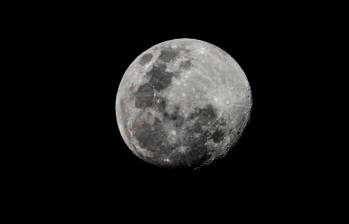 La Luna llena ilumina el cielo nocturno, regalando un espectáculo que conecta a los observadores con los ritmos naturales del cosmos. FOTO Camilo Suárez