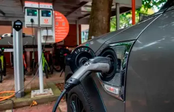 Andemos advierte que el aumento de aranceles a carros y motos de combustión interna encarecería los precios y frenaría la renovación del parque automotor en Colombia. FOTO: EL COLOMBIANO