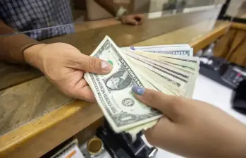 Las remesas ya completan 14 meses consecutivos por encima de los US$1.000 millones mensuales. Foto: EL COLOMBIANO
