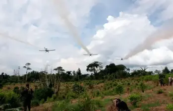El gobierno de Gustavo Petro había prometido en campaña que no habría fumigación aérea con glifosato. Foto: Policía