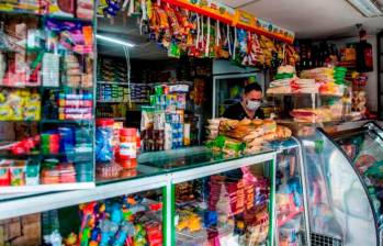 Reforma tributaria obligaría al cierre de 250.000 tiendas de barrio, afirma Fenalco. Y advierte que más de la mitad de tenderos no se han recuperado del golpe económico que dejó la pandemia. FOTO Juan Antonio Sánchez.