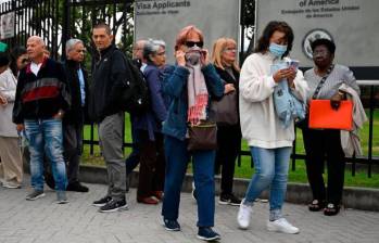 EL COLOMBIANO hizo el paso a paso junto a una persona que tenía una cita programada para el miércoles 29 de enero en la embajada que fue cancelada. Foto: AFP