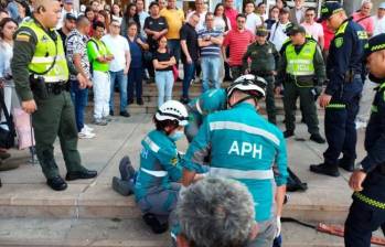 Momentos del ataque ocurrido el miércoles en La Alpujarra por un hombre armado con un machete. FOTO: Cortesía Jorge Vásquez