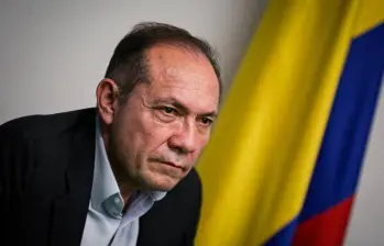 El Tribunal Superior de Bogotá concluyó que el Ministerio del Trabajo cumplió la orden judicial al responder de fondo el derecho de petición presentado por la representante Katherine Miranda, por lo que revocó la sanción impuesta al ministro Antonio Sanguino. FOTO: Colprensa.