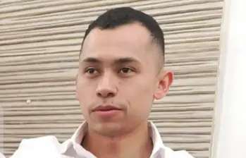 Cámaras captaron al ingeniero antes de desaparecer tras varias horas en un casino del norte de Bogotá. FOTO: redes sociales. 