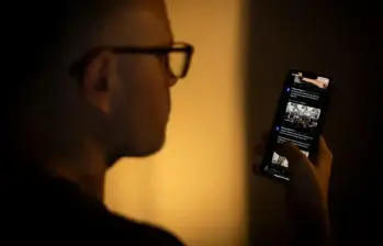 Ver videos cortos y entretenidos reduce la actividad en las regiones del cerebro responsables del autocontrol y la toma de decisiones, según un estudio de la Universidad de Zhejiang publicado en la revista NeuroImage. FOTO GETTY