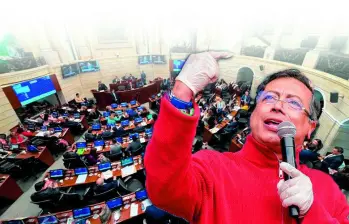 Expertos señalan que la estrategia sería poner las condiciones y el discurso alrededor de lo que diga Petro y no los debates de fondo. Foto: Presidencia y EL COLOMBIANO