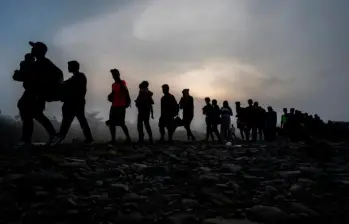 La decisión, impulsada por sectores de derecha, ha desatado polémica y aviva discursos a favor de deportaciones masivas en algunos países. FOTO: AFP-REFERENCIA