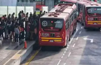 Esta iniciativa se enmarca en el programa de apadrinamiento de estaciones de TransMilenio, que busca mejorar la experiencia de los usuarios. FOTO: Colprensa