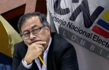 El CNE mantiene en suspenso la decisión sobre la campaña de Gustavo Petro de 2022, investigada por presunta violación de topes electorales por más de $5.300 millones. FOTO: COLPRENSA-REFERENCIA