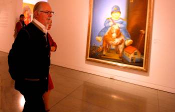 Fernando Botero visitó, en 2016, el Museo de Antioquia y visitó la obra inspirada en su hijo. FOTO: Archivo EL COLOMBIANO