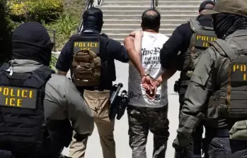 ICE aumenta la presión sobre los inmigrantes en Estados Unidos con una nueva meta de 3.000 detenciones diarias. Foto: AFP