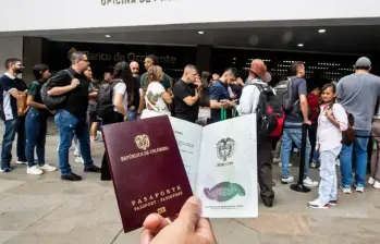 La renovación del sistema de pasaportes enfrenta riesgos por demoras en la financiación y en la importación de maquinaria. FOTO: CAMILO SUÁREZ