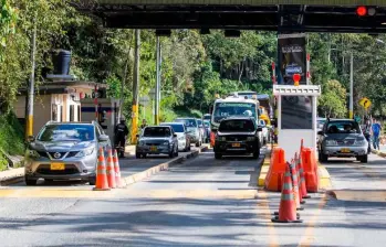 En Medellín, más de 150 agentes de tránsito fueron distribuidos en corredores como el Túnel de Oriente, las autopistas Norte y Sur y las conexiones hacia Occidente. Foto: Julio César Herrera