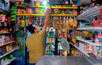 Los usuarios que aumenten significativamente su consumo eléctrico podrían enfrentar cobros adicionales en sus facturas bajo el nuevo esquema planteado por la CREG. FOTO EL COLOMBIANO