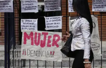 Periodistas relatan episodios de abuso de poder, hostigamiento y violencia sexual que, durante años, permanecieron ocultos en redacciones y coberturas. FOTO: COLPRENSA.