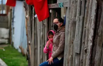 La tasa de pobreza entre los hogares con madre sola alcanza 45,5%, frente a un promedio regional de 26,8%. Foto: Colprensa