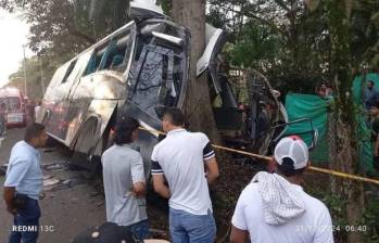 Bus con publicidad de Los Inquietos del Vallenato se accidentó en Antioquia. FOTO: suministrada