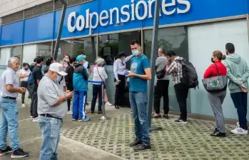 Los pensionados podrán revisar el reajuste aplicado en sus desprendibles de pago desde enero de 2026, así como en los certificados disponibles en la página web de Colpensiones y en los Puntos de Atención al Ciudadano. Foto: Juan Antonio Sánchez 