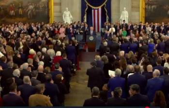 El nuevo presidente de Estados Unidos se refirió a los dos ataques durante la campaña que pusieron en riesgo su vida. Gran parte del público lo respaldó. FOTO: Captura de video