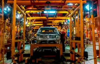 Economía colombiana crece entre 2,8% y 3% en 2026, impulsada por consumo y gasto público, mientras inversión, industria y construcción evidencian rezagos estructurales importantes. FOTO CAMILO SUÁREZ