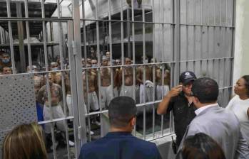 Nayib Bukele sostiene desde hace cuatro años el régimen de excepción con el que busca combatir a las pandillas en El Salvador. FOTO: AFP.