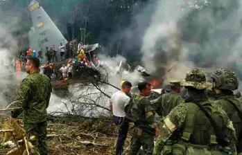 La investigación por el accidente ocurrido el pasado lunes se da en medio de versiones encontradas entre el presidente y el ministro de Defensa sobre el estado de la aeronave. FOTO: AFP-REFERENCIA