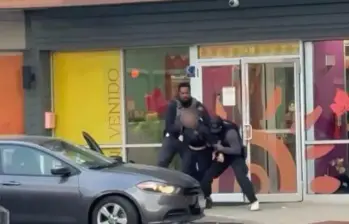 Educadora Diana Santillana Galeano fue liberada tras su polémico arresto en una guardería de Chicago. FOTO: captura de video tomado de X. 