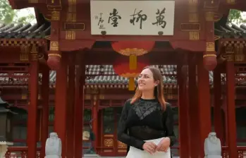 Laura Daniela Beltrán Palomares –conocida en redes sociales como ‘Lalis Smile’– viajó a China con el gabinete del Gobierno. Foto: Redes Sociales.