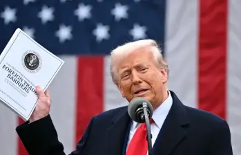 Trump dijo que “no sabe” si debe respetar la Constitución, pero afirmó que acatará las decisiones de la Corte Suprema. FOTO: AFP
