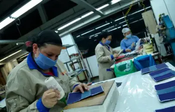 Según el Código Sustantivo del Trabajo y la Ley 2466 de 2025, el monto de la indemnización depende del tipo de contrato, el salario y la antigüedad del empleado. FOTO: El Colombiano.