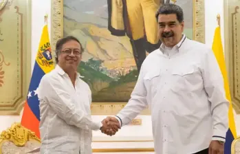 Gustavo Petro aseguró que hubo dialogo entre el gobierno de EEUU, Colombia y Venezuela antes de las elecciones que dieron como ganador a Nicolás Maduro y que la oposición calificó como un fraude. FOTO: COLPRENSA