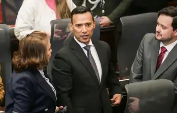 El ministro de Defensa, Pedro Arnulfo Sánchez Suárez, durante el consejo de seguridad en Baranoa, donde anunció medidas más estrictas contra cabecillas criminales que seguirían delinquiendo desde la cárcel. FOTO: Colprensa. 