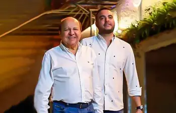 Sebastián Ortega, al lado de su papá William de Jesús, tal vez el político de Cambio Radical más poderoso en Antioquia. FOTO: Cortesía