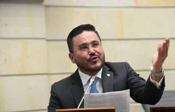 Jorge Eliécer Laverde Vargas asumió como contralor general de la República durante una ceremonia realizada en La Dorada, Caldas, su municipio de origen. FOTO: Senado. 