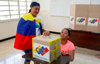 Según el CNE, la autoridad electoral de Venezuela, el referendo obtuvo más de 10 millones de votos. FOTO: AFP