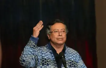 El presidente Gustavo Petro anunció la consulta por decreto. La votación en el Senado la perdió el Gobierno y con 49 votos en contra. Sin embargo, el presidente ha decidido mantenerse en esa misma posición. Foto: Presidencia. 