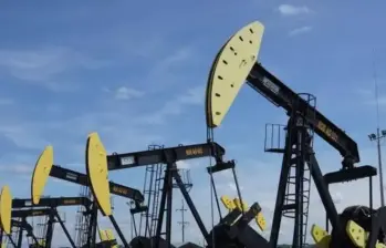Los futuros del crudo Brent bajaron US$5,33, o 7,28%, a US$68,51 por barril. El crudo West Texas Intermediate,WTI, estadounidense cedió US$2,8, o 3,8%, a US$71,06. FOTO: Colprensa.