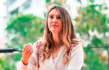 La senadora Paloma Valencia es la tercera en intención de voto, detrás de Abelardo de la Espriella e Iván Cepeda. FOTO CAMILO SUÁREZ