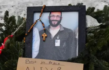 Un celular frente a un fusil: el asesinato del enfermero Alex Pretti que acorrala a la Casa Blanca y su política contra inmigrantes 