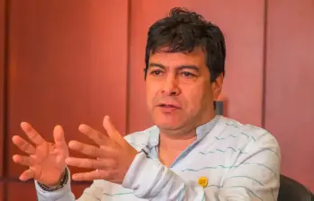 Rueda respondió a las revelaciones sobre reuniones con emisarios del Clan del Golfo y defendió los acercamientos como parte de la estrategia de paz total. FOTO: CARLOS VELÁSQUEZ.