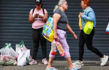 El consumo de los hogares repuntó 13% para el tercer trimestre de 2024. FOTO MANUEL SALDARRIAGA. 