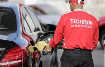 El Gobierno prevé que desde el 1 de febrero comience una reducción gradual en el precio de la gasolina en Colombia. FOTO: Julio Herrera. 