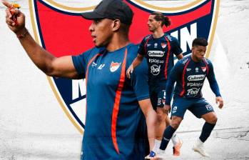 Luis Amaranto Perea se estrena como técnico oficial del DIM. Lo acompañan Frank Fabra, ausente por lesión, y Joaquín Varela. FOTO CORTESÍA DIM