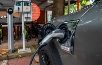 La falta de normas claras y beneficios fiscales tiene en jaque a la movilidad eléctrica en Colombia. Andemos advierte que el país podría perder su liderazgo en América Latina. FOTO: El Colombiano.